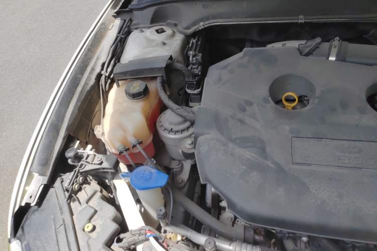 Used Ford Mondeo 2013 2.0L GTDi 200 Fashion Edition Engine Bay Right