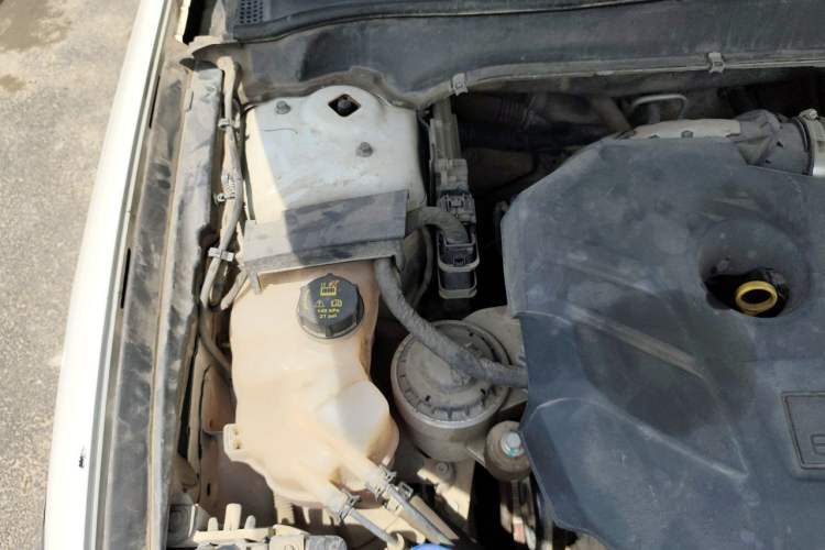 Used Ford Mondeo 2013 2.0L GTDi 200 Luxury Model Engine Bay Right