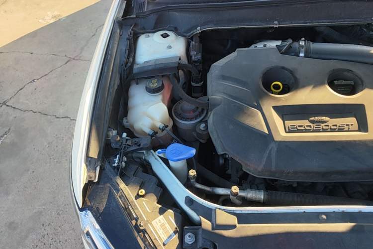 Used Ford Mondeo 2013 2.0L GTDi 200 Fashion Edition Engine Bay Right