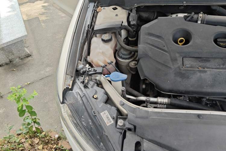 Used Ford Mondeo 2013 2.0L GTDi 200 Fashion Edition Engine Bay Right