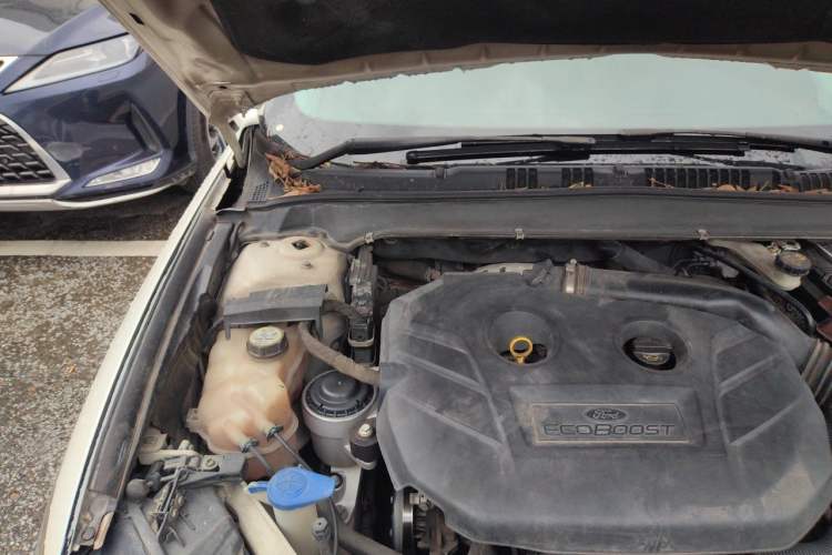 Used Ford Mondeo 2013 2.0L GTDi240 Luxury Sport Model Engine Bay Right