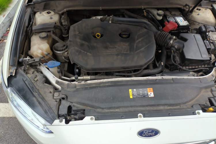 Used Ford Mondeo 2013 2.0L GTDi 200 Fashion Edition Engine Bay Right