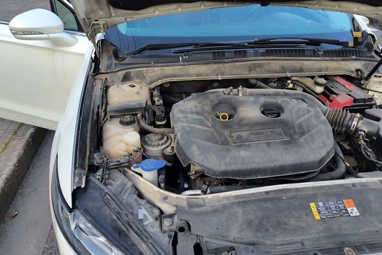 Used Ford Mondeo 2013 2.0L GTDi240 Luxury Sport Model Engine Bay Right