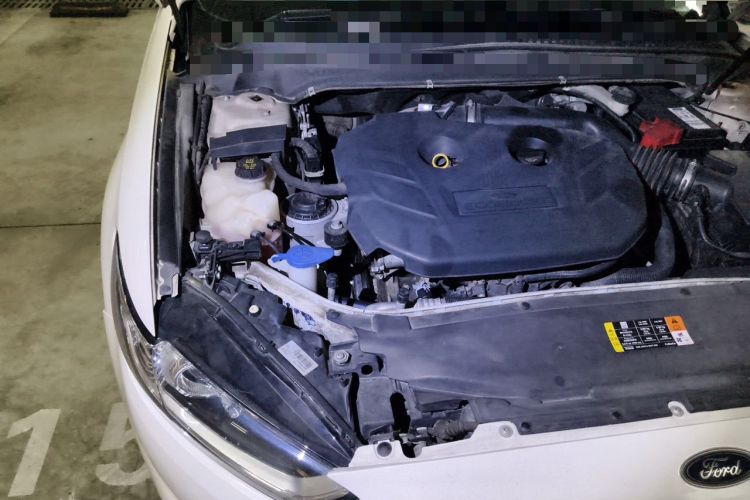 Used Ford Mondeo 2013 2.0L GTDi 200 Luxury Model Engine Bay Right
