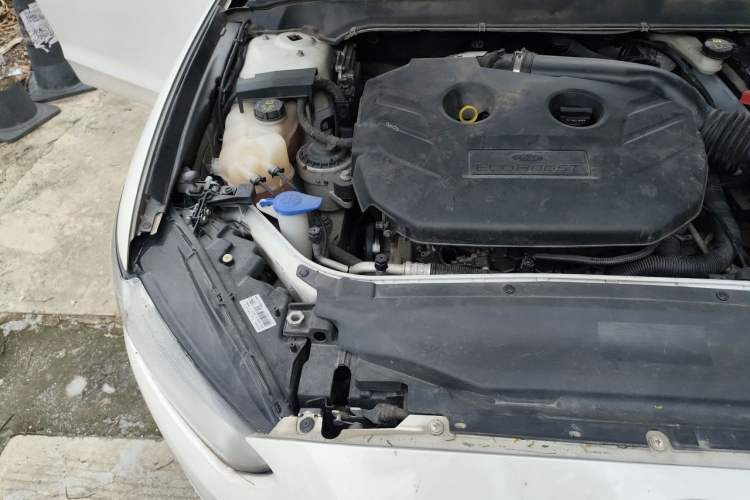 Used Ford Mondeo 2013 2.0L GTDi 200 Fashion Edition Engine Bay Right