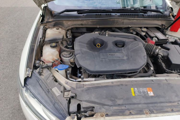 Used Ford Mondeo 2013 2.0L GTDi 200 Luxury Model Engine Bay Right