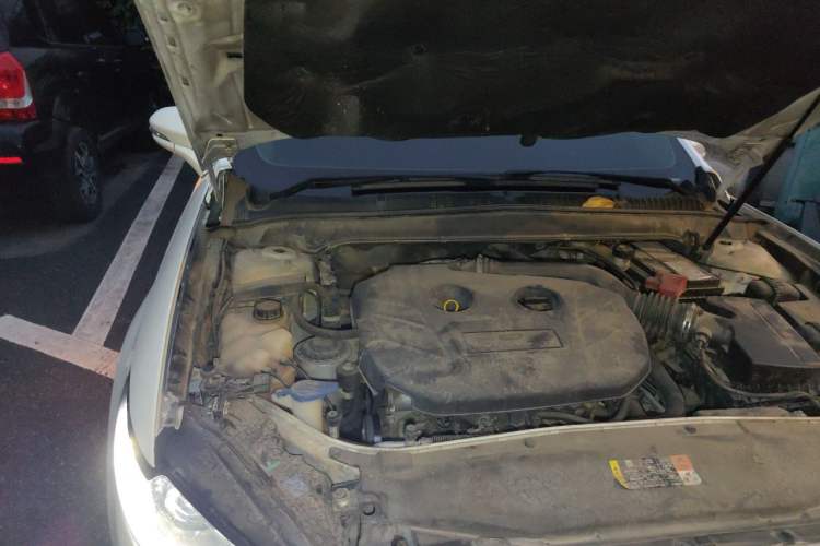 Used Ford Mondeo 2013 2.0L GTDi 200 Luxury Model Engine Bay Right
