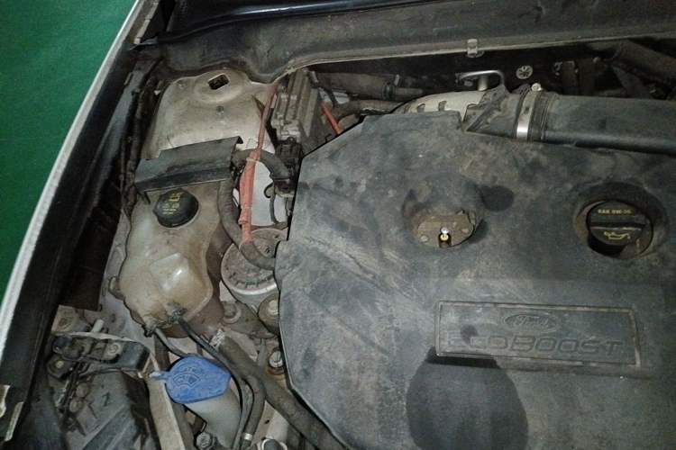 Used Ford Mondeo 2013 2.0L GTDi 200 Luxury Model Engine Bay Right