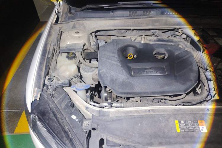 Used Ford Mondeo 2013 2.0L GTDi 200 Luxury Model Engine Bay Right