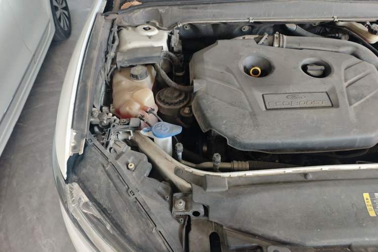 Used Ford Mondeo 2013 2.0L GTDi 200 Fashion Edition Engine Bay Right