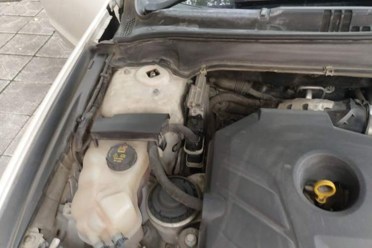 Used Ford Mondeo 2013 2.0L GTDi 200 Luxury Model Engine Bay Right