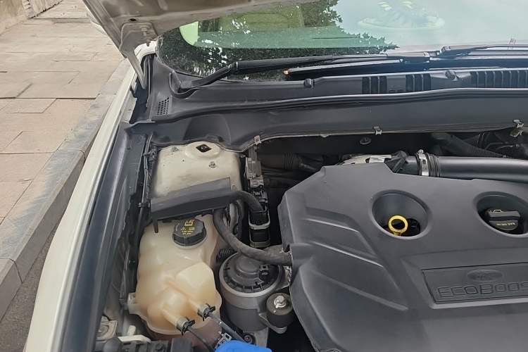 Used Ford Mondeo 2013 2.0L GTDi 200 Fashion Edition Engine Bay Right