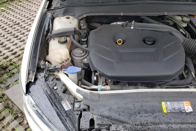 Used Ford Mondeo 2013 2.0L GTDi 200 Fashion Edition Engine Bay Right