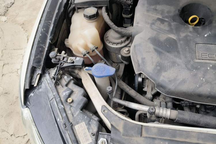 Used Ford Mondeo 2013 2.0L GTDi 200 Fashion Edition Engine Bay Right