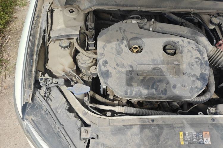 Used Ford Mondeo 2013 2.0L GTDi 200 Luxury Model Engine Bay Right