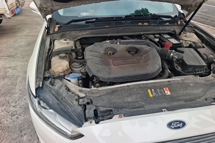 Used Ford Mondeo 2013 2.0L GTDi240 Luxury Sport Model Engine Bay Right