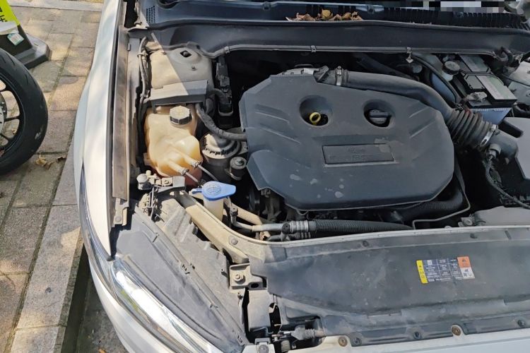 Used Ford Mondeo 2013 2.0L GTDi 200 Luxury Model Engine Bay Right