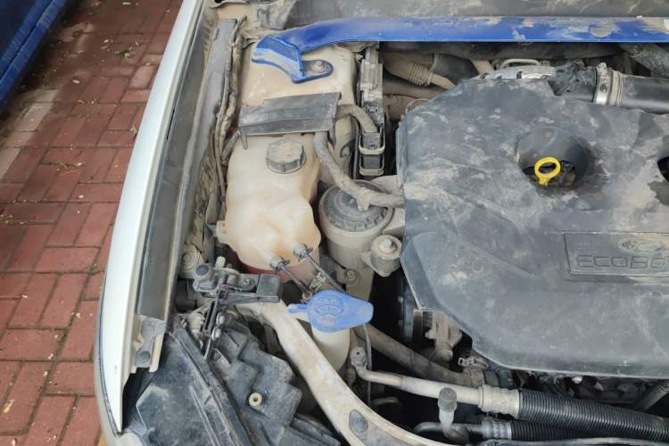 Used Ford Mondeo 2013 2.0L GTDi 200 Fashion Edition Engine Bay Right