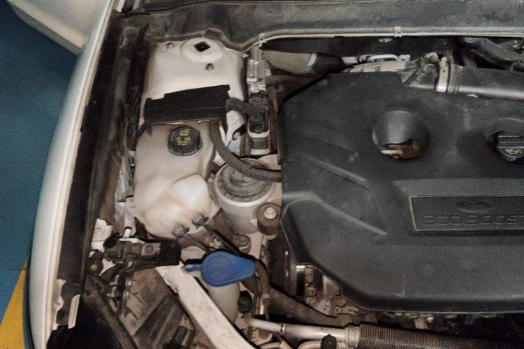 Used Ford Mondeo 2013 2.0L GTDi240 Luxury Sport Model Engine Bay Right