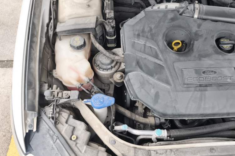 Used Ford Mondeo 2013 2.0L GTDi 200 Fashion Edition Engine Bay Right