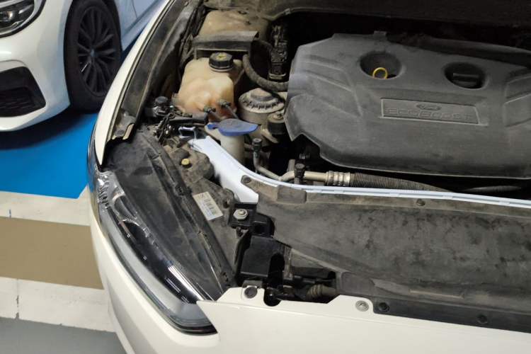 Used Ford Mondeo 2013 2.0L GTDi 200 Fashion Edition Engine Bay Right