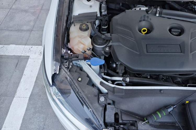 Used Ford Mondeo 2013 2.0L GTDi 200 Fashion Edition Engine Bay Right
