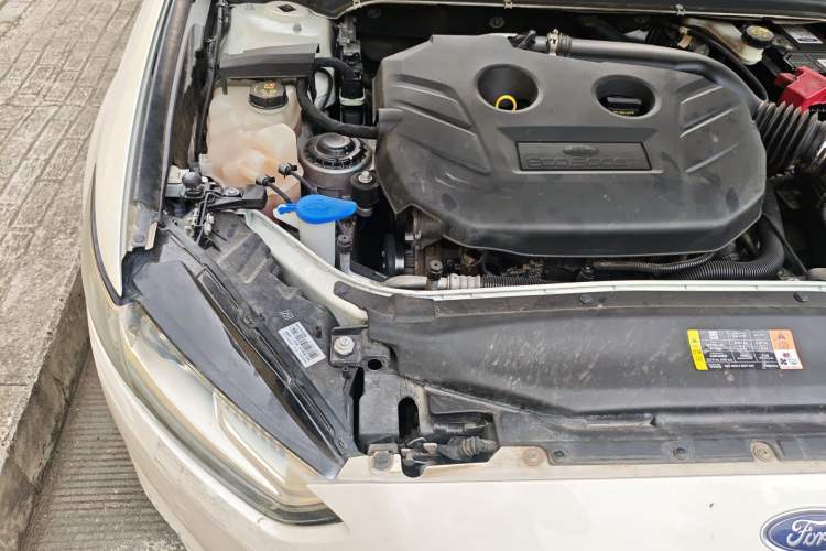 Used Ford Mondeo 2013 2.0L GTDi 200 Luxury Model Engine Bay Right