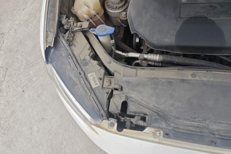 Used Ford Mondeo 2013 2.0L GTDi 200 Luxury Model Engine Bay Right