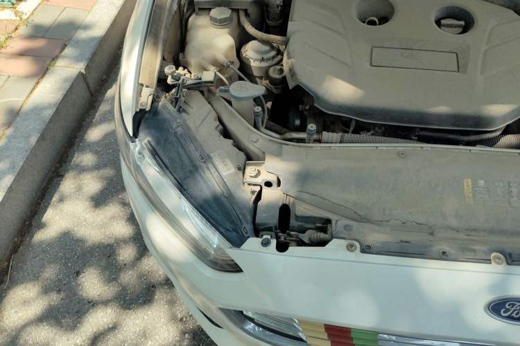 Used Ford Mondeo 2013 2.0L GTDi240 Ultimate Edition Engine Bay Right