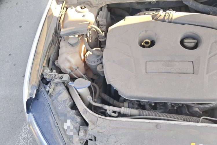 Used Ford Mondeo 2013 2.0L GTDi 200 Luxury Model Engine Bay Right