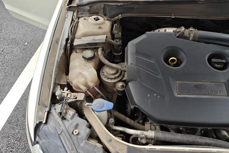 Used Ford Mondeo 2013 2.0L GTDi 200 Fashion Edition Engine Bay Right