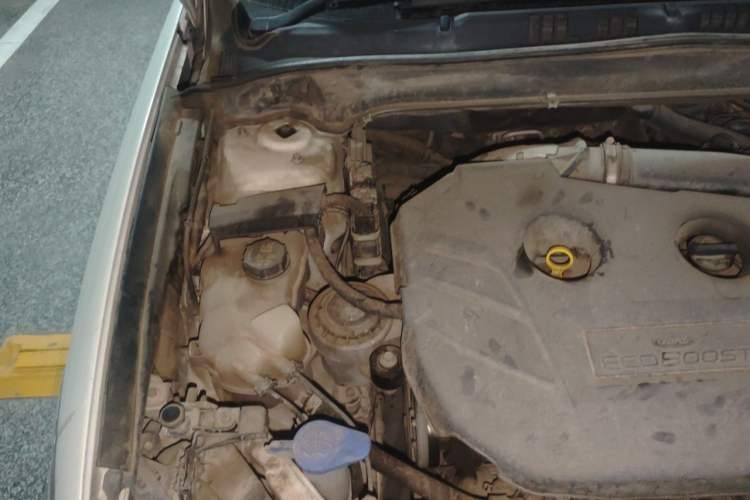 Used Ford Mondeo 2013 2.0L GTDi240 Ultimate Edition Engine Bay Right