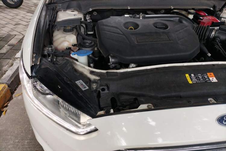 Used Ford Mondeo 2013 2.0L GTDi240 Flagship Edition Engine Bay Right