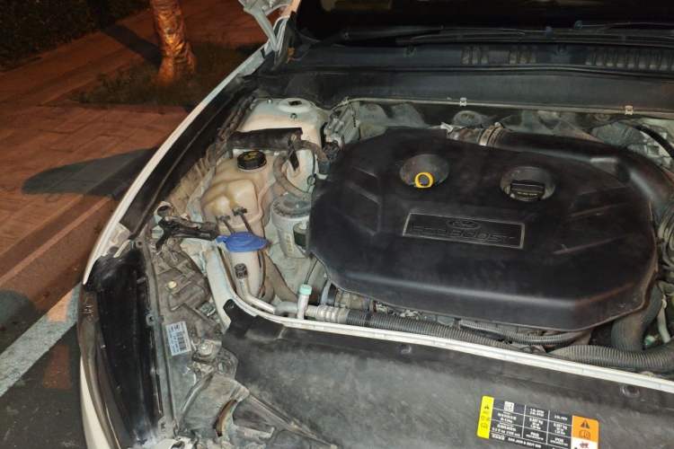 Used Ford Mondeo 2013 2.0L GTDi 200 Fashion Edition Engine Bay Right