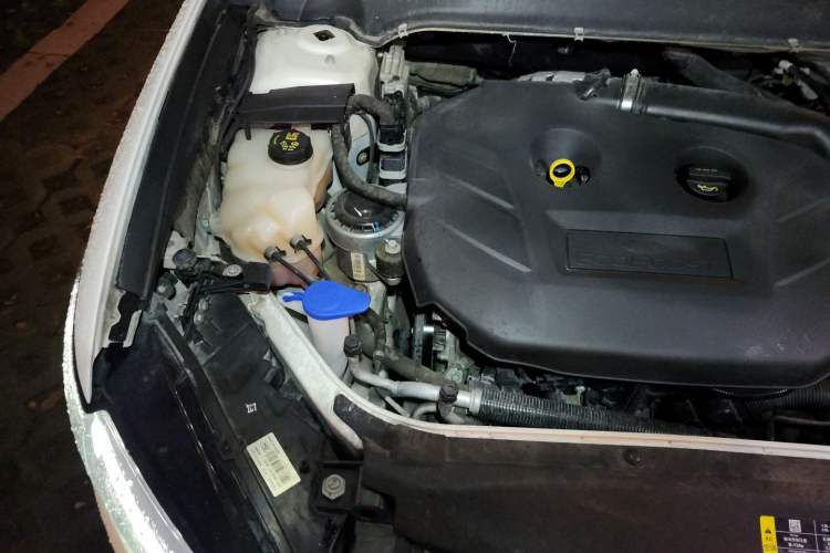 Used Ford Mondeo 2013 2.0L GTDi240 Flagship Edition Engine Bay Right