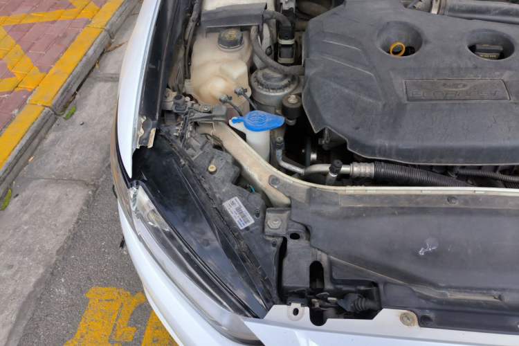 Used Ford Mondeo 2013 2.0L GTDi 200 Fashion Edition Engine Bay Right