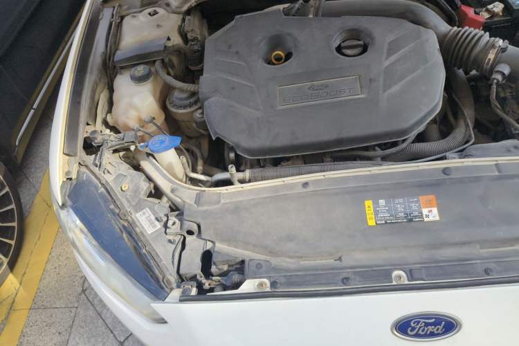 Used Ford Mondeo 2013 2.0L GTDi 200 Fashion Edition Engine Bay Right