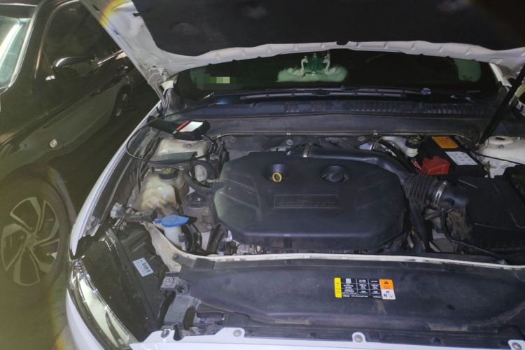 Used Ford Mondeo 2013 2.0L GTDi 200 Luxury Model Engine Bay Right