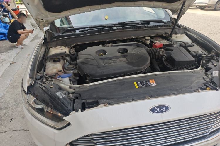 Used Ford Mondeo 2013 2.0L GTDi 200 Fashion Edition Engine Bay Right