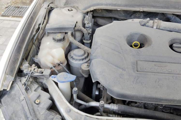 Used Ford Mondeo 2013 2.0L GTDi 200 Fashion Edition Engine Bay Right