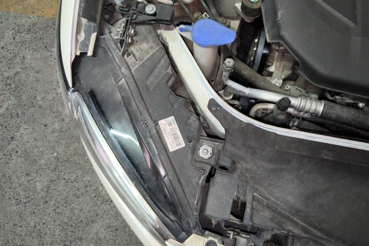 Used Ford Mondeo 2013 2.0L GTDi 200 Luxury Model Engine Bay Right