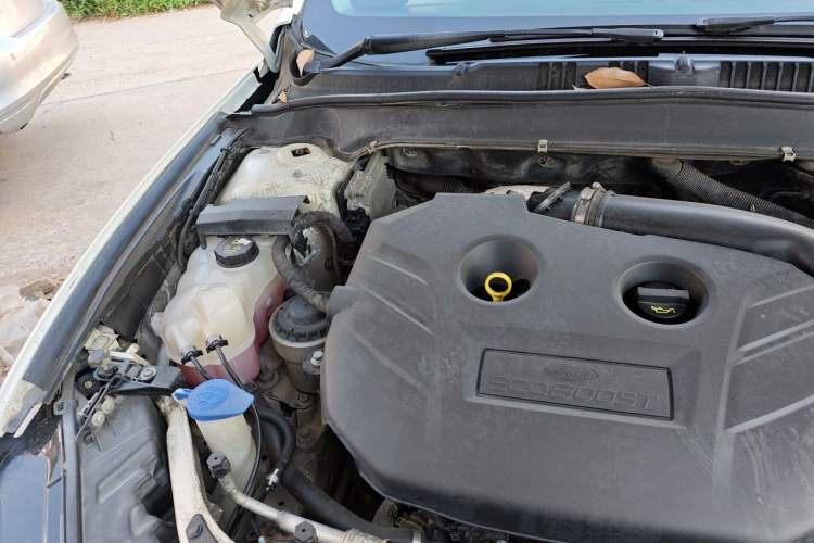 Used Ford Mondeo 2013 2.0L GTDi240 Luxury Sport Model Engine Bay Right