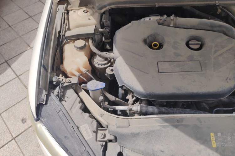 Used Ford Mondeo 2013 2.0L GTDi 200 Luxury Model Engine Bay Right