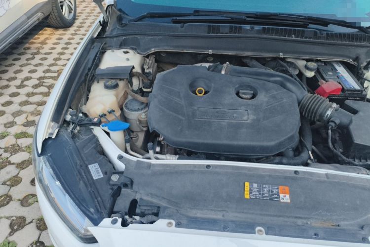 Used Ford Mondeo 2013 2.0L GTDi 200 Luxury Model Engine Bay Right