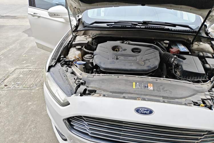 Used Ford Mondeo 2013 2.0L GTDi 200 Fashion Edition Engine Bay Right