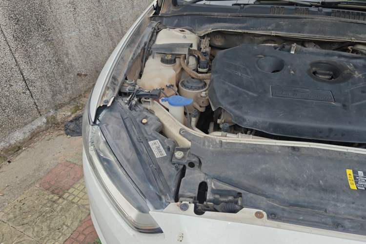 Used Ford Mondeo 2013 2.0L GTDi 200 Fashion Edition Engine Bay Right