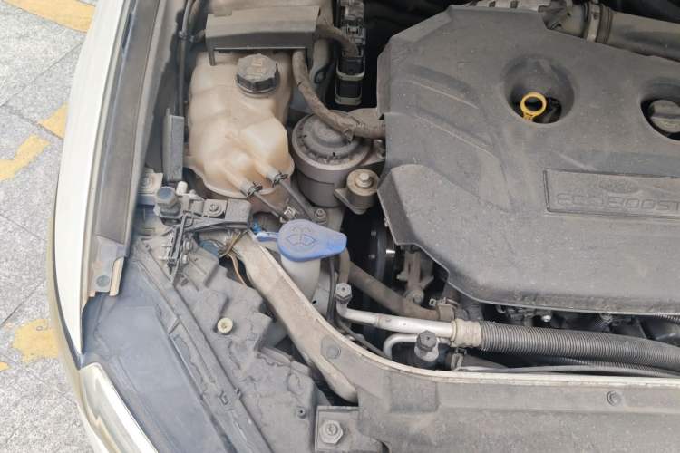 Used Ford Mondeo 2013 2.0L GTDi 200 Fashion Edition Engine Bay Right