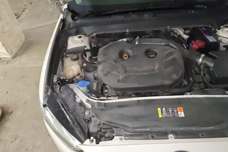 Used Ford Mondeo 2013 2.0L GTDi240 Luxury Sport Model Engine Bay Right
