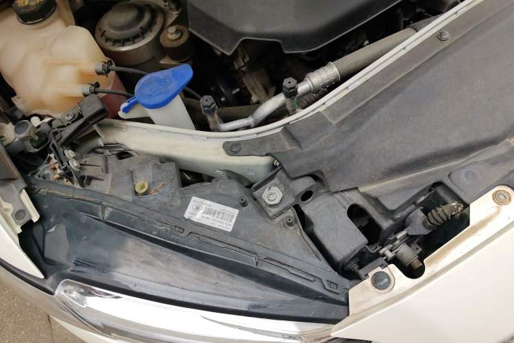 Used Ford Mondeo 2013 2.0L GTDi 200 Fashion Edition Engine Bay Right