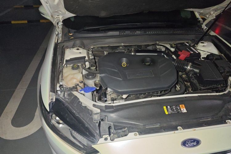 Used Ford Mondeo 2013 2.0L GTDi240 Luxury Sport Model Engine Bay Right